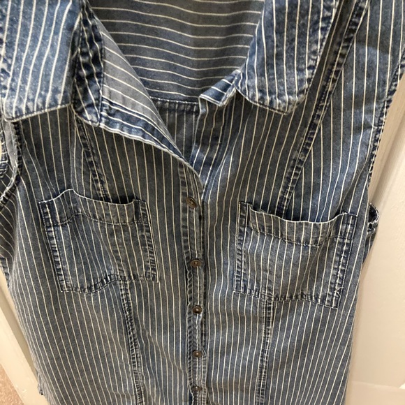 Rock&Republic blue and white striped sleeveless denim blouse - Picture 4 of 4